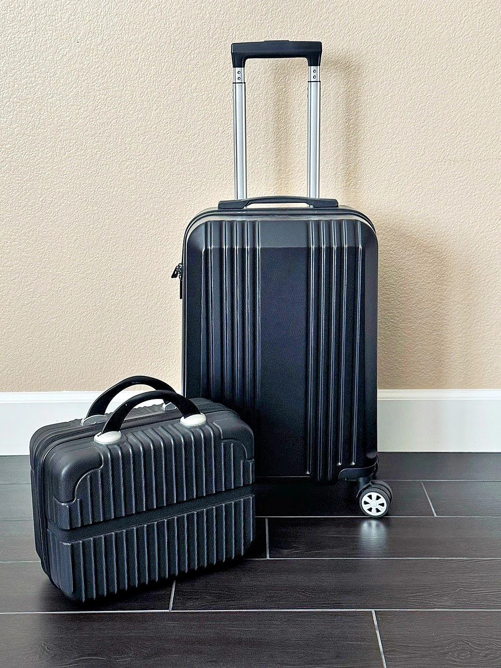 Black Two-Piece Luggage Set